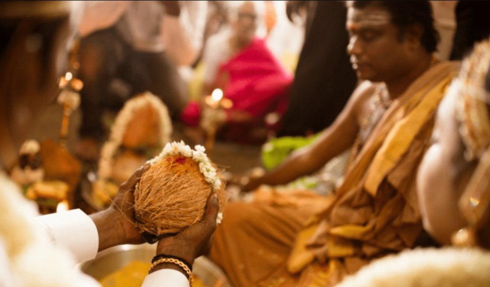 Why You Should Hire a Professional Pandit Ji for Pooja in Delhi